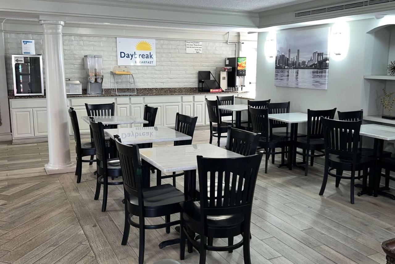 Days Inn By Wyndham Birmingham/West Exteriör bild